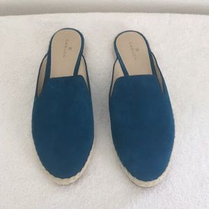 Caslon slide blue suade